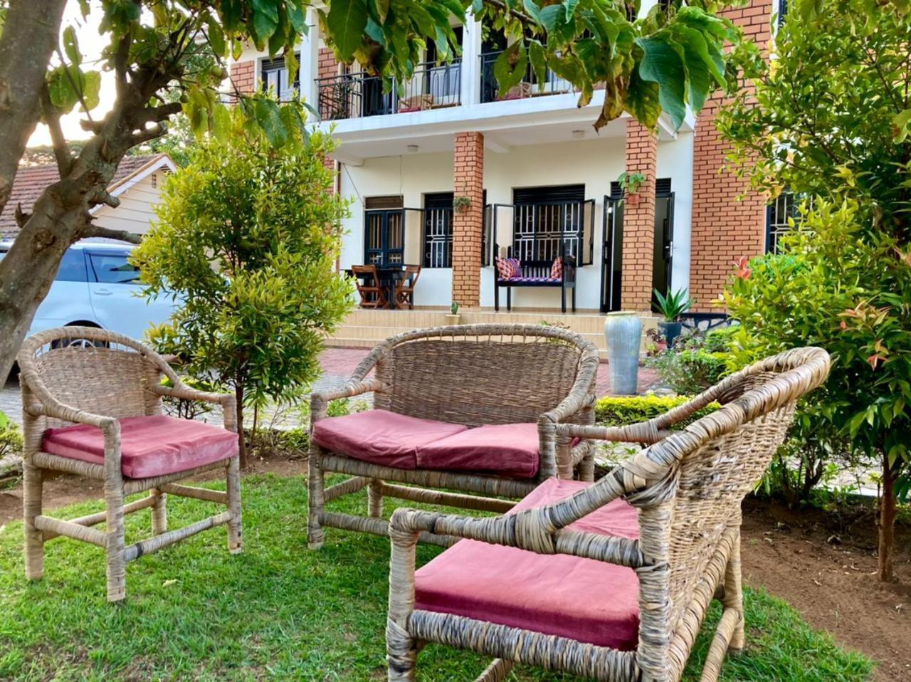 Okra House Hotel Entebbe Exterior foto
