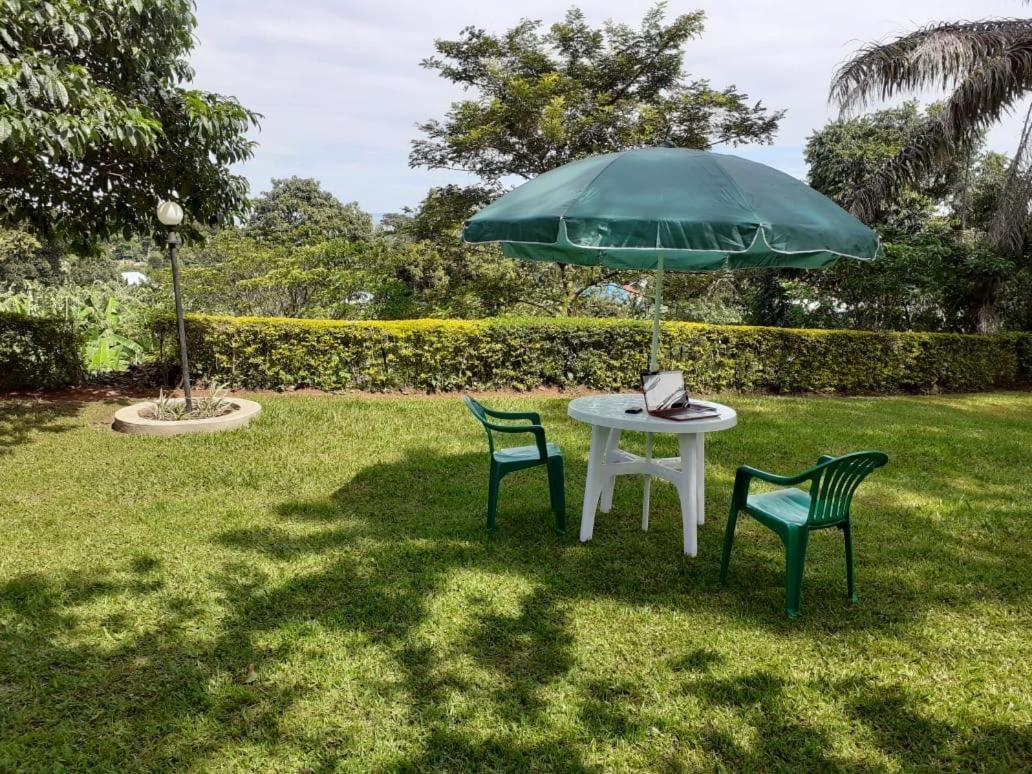 Okra House Hotel Entebbe Exterior foto