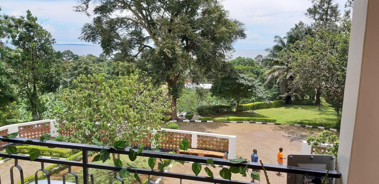 Okra House Hotel Entebbe Exterior foto